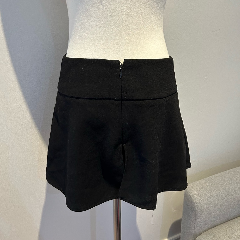 Express Black Women's Shorts - Picture 5 of 9
